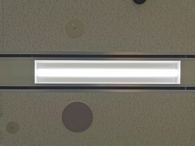 LED電球と蛍光灯と白熱電球の寿命を比較